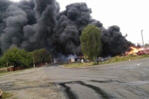 Пожарники ликвидируют последствия аварии