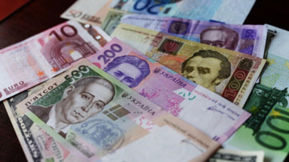 Гривна стремительно теряет позиции