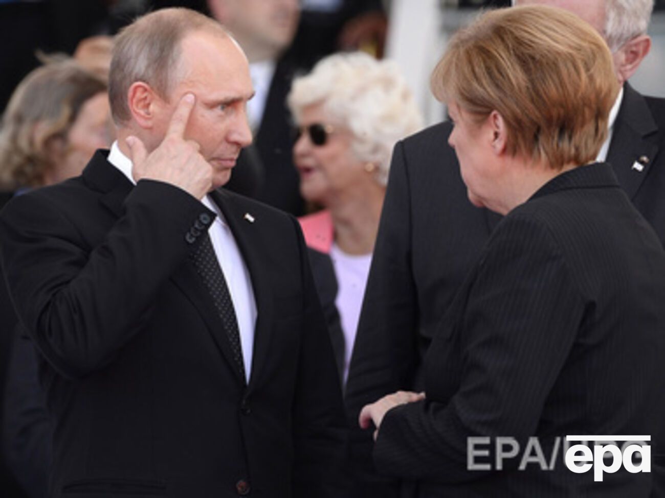 Путин заявил Меркель, что не мог дольше откладывать въезд конвоя