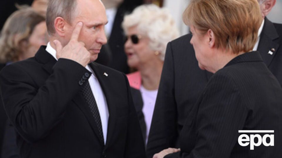 Путин заявил Меркель, что не мог дольше откладывать въезд конвоя