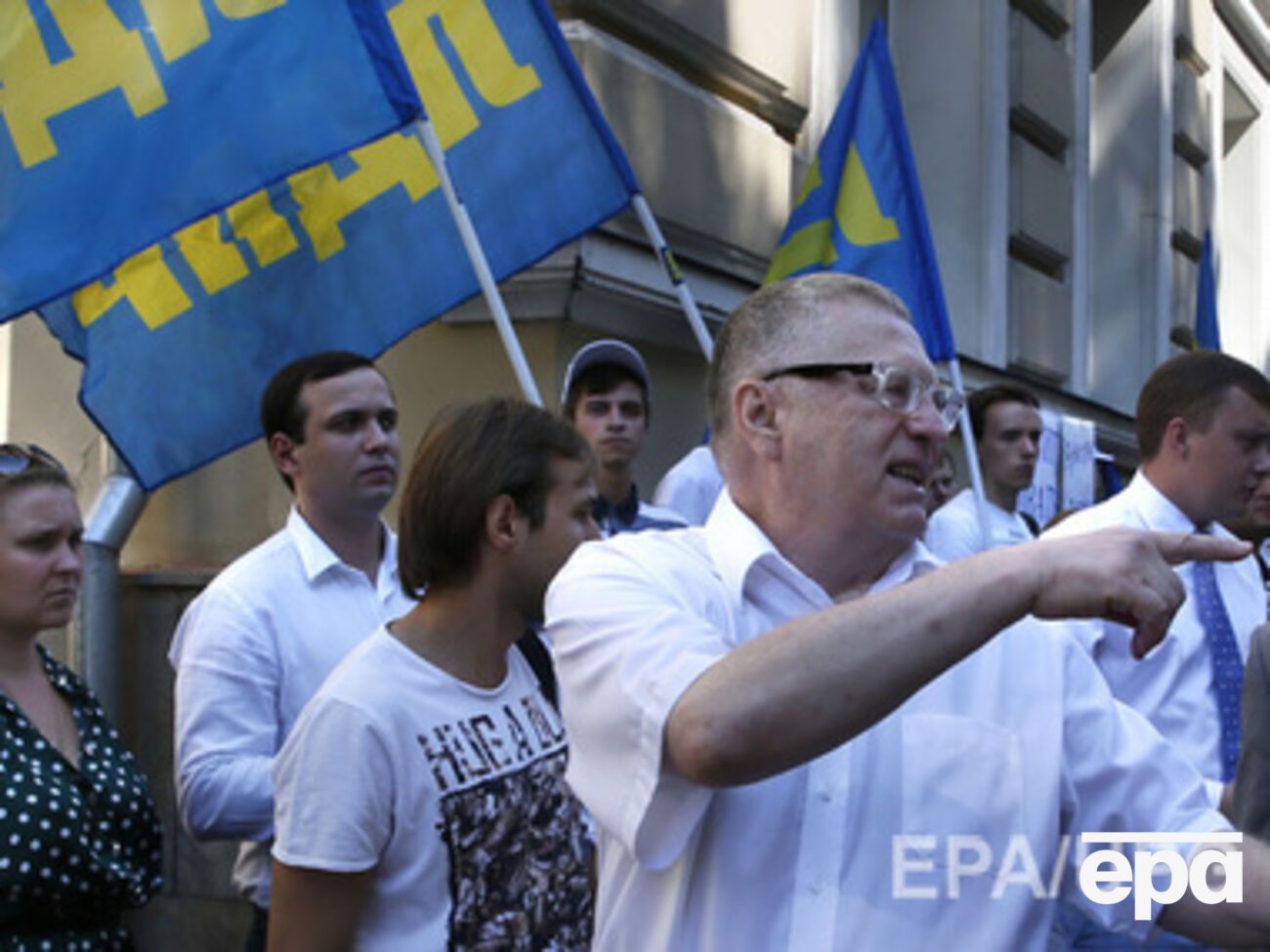 Жириновский уже не доволен флагом своей партии