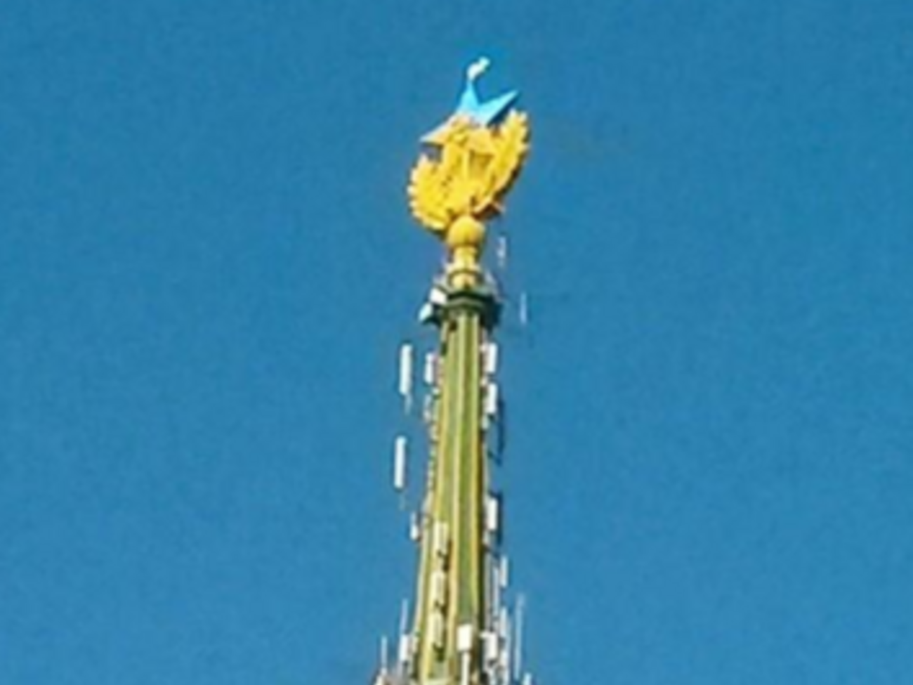 Журналист считает, что такая активность в Москве задевает российского президента гораздо больше, чем военные действия на Донбассе