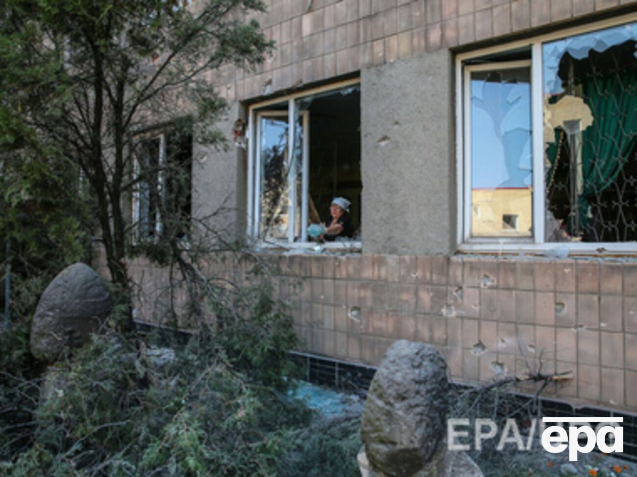 Террористы продолжают обстреливать Донецк