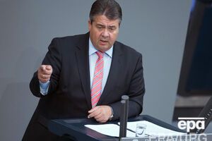 Русскоязычному населению нужно сделать "выгодное предложение", считает вице-канцлер Германии