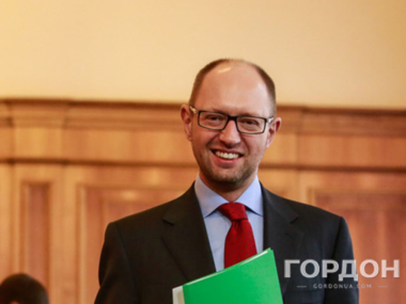 Арсений Яценюк ---&nbsp;Сине-желтое знамя освящает нашу жизнь, нашу борьбу и наше непреодолимое движение к победе