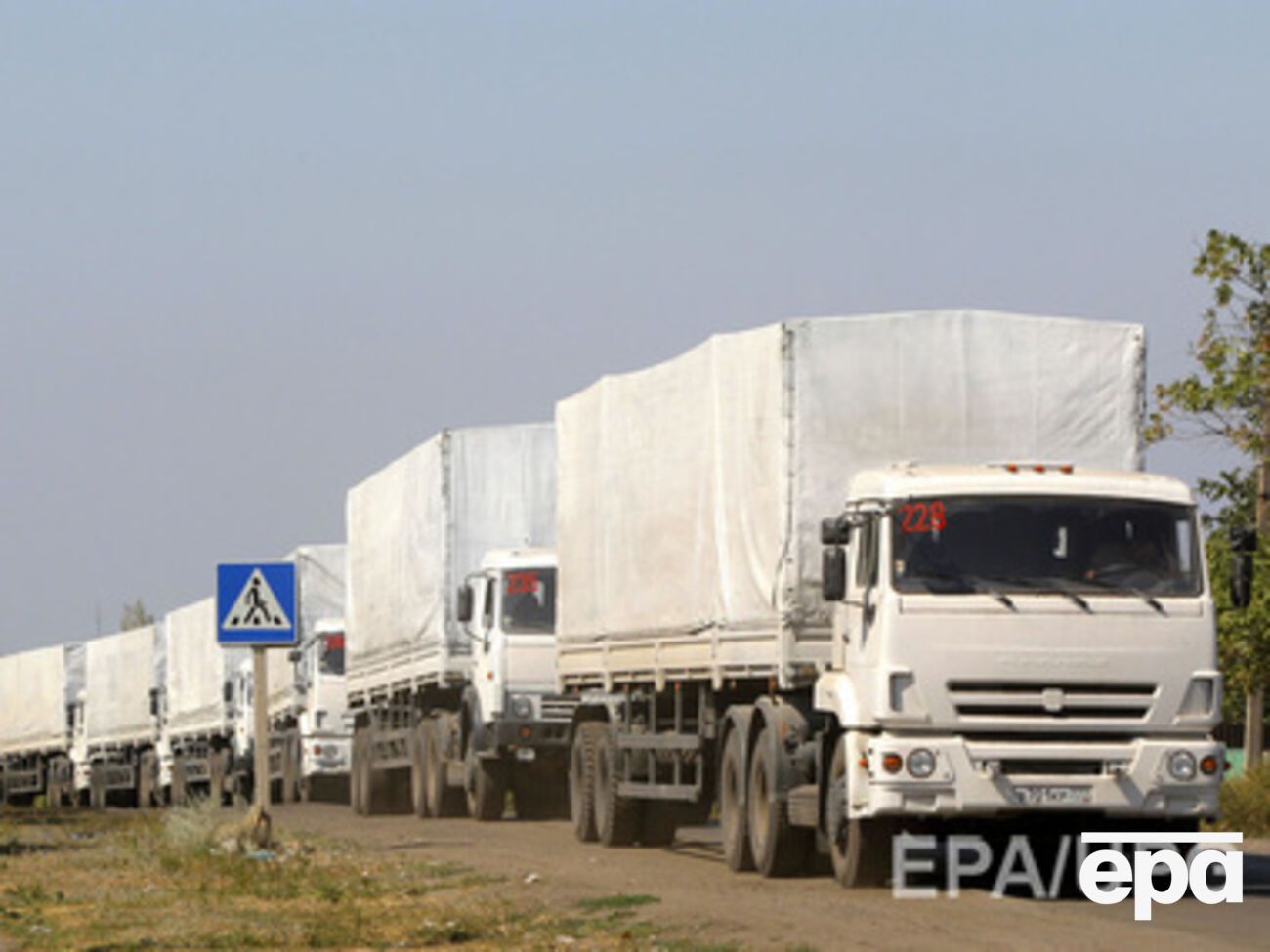 Грузовики с самого утра один за другим покидают территорию Украины