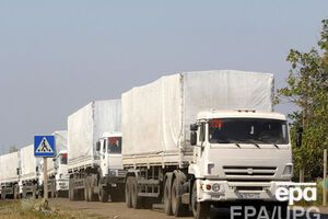 Белые грузовики возвращаются в Россию с украинским оборудованием и телами россиян