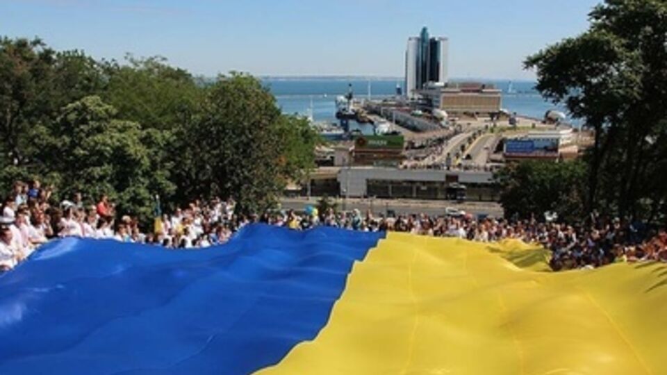 Длина флага символизирует число лет Независимости Украины