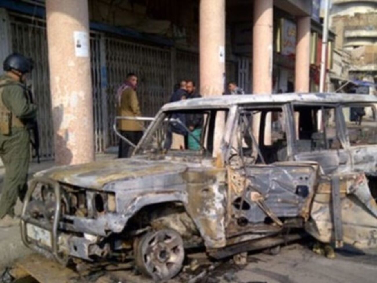 Смертник заехал на территорию министерства на автомобиле, набитом взрывчаткой