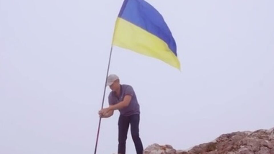 Установка украинского флага на Ай-Петри