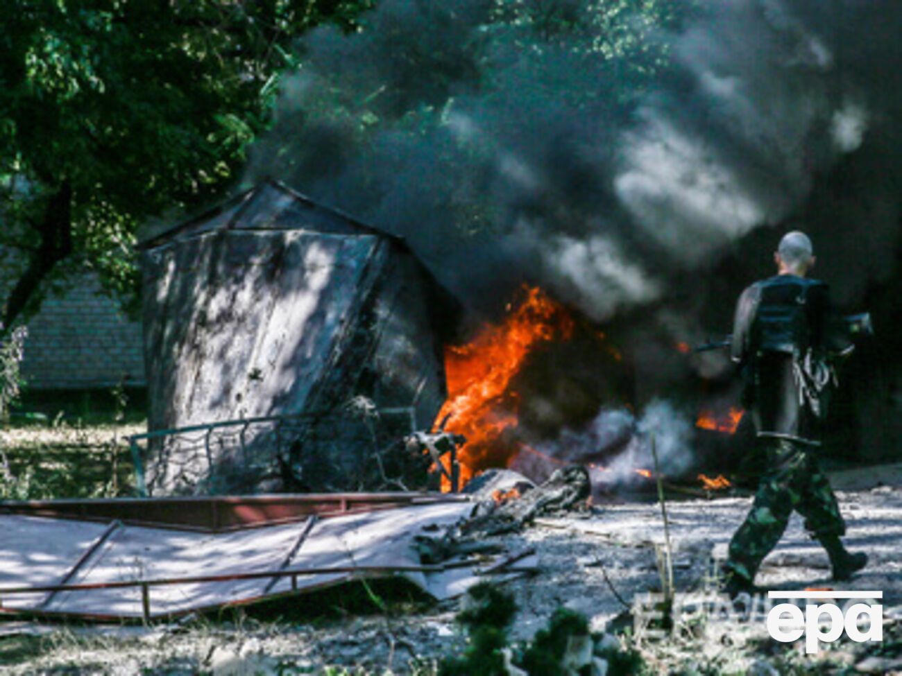 Силы АТО продолжают удерживать позиции в районе Саур-Могилы, находясь под постоянным обстрелом