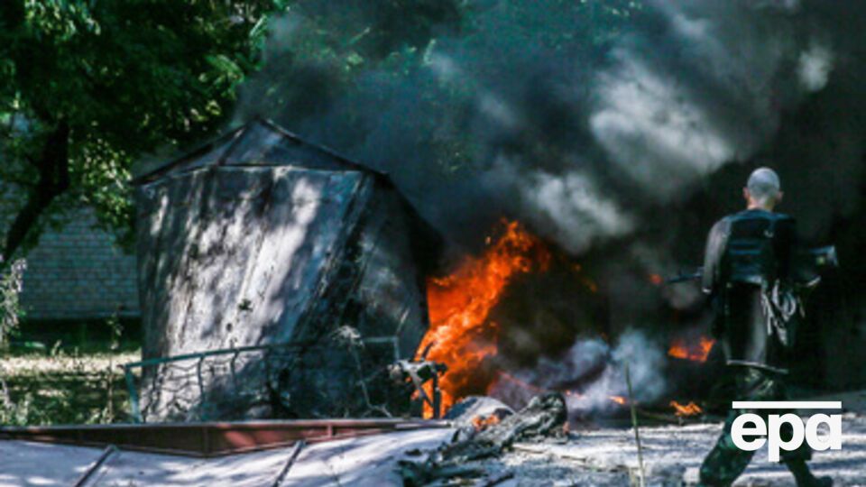 Силы АТО продолжают удерживать позиции в районе Саур-Могилы, находясь под постоянным обстрелом