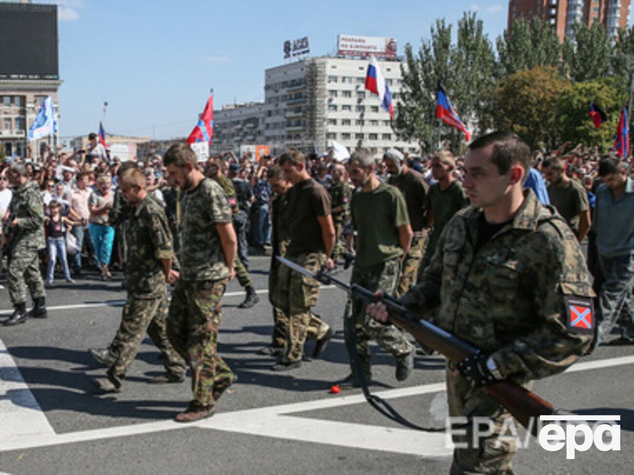Боевики устроили "парад пленных" в День Независимости Украины
