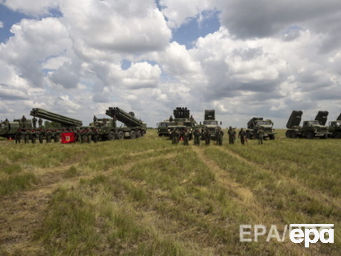 Колонна бронетехники движется в сторону Тельманово и Амвросиевки