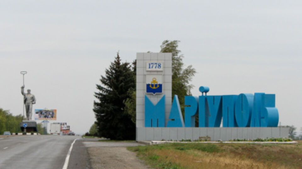 Власти Донецкой области остаются в Мариуполе, несмотря на наступление колонны российской бронетехники