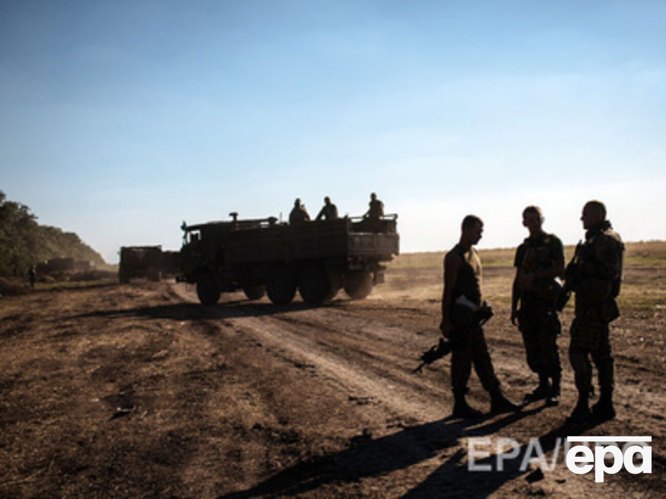 Одна из российских колонн бронетехники движется в сторону Мариуполя