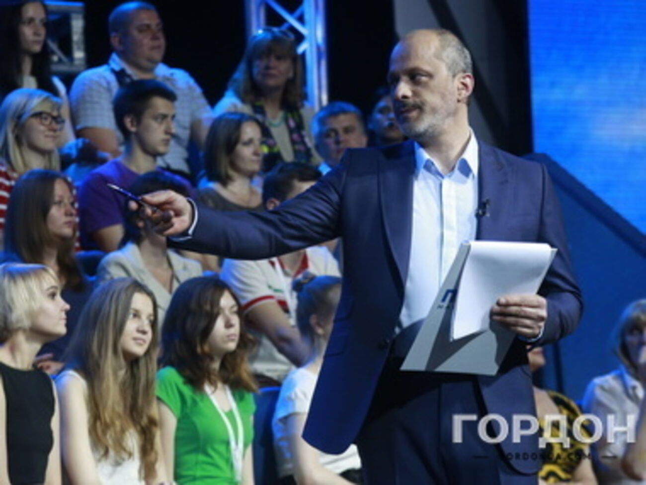 Аласания доволен тем, что Администрация президента больше не возит журналистов в заграничные командировки.