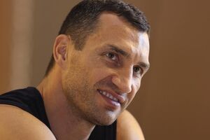 Кличко из-за травмы отложил бой за титул чемпиона по версии IBF