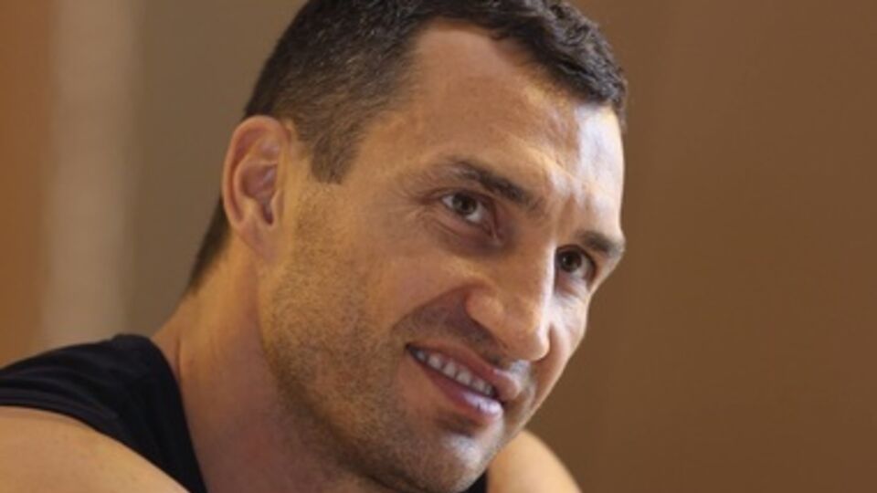 Кличко из-за травмы отложил бой за титул чемпиона по версии IBF