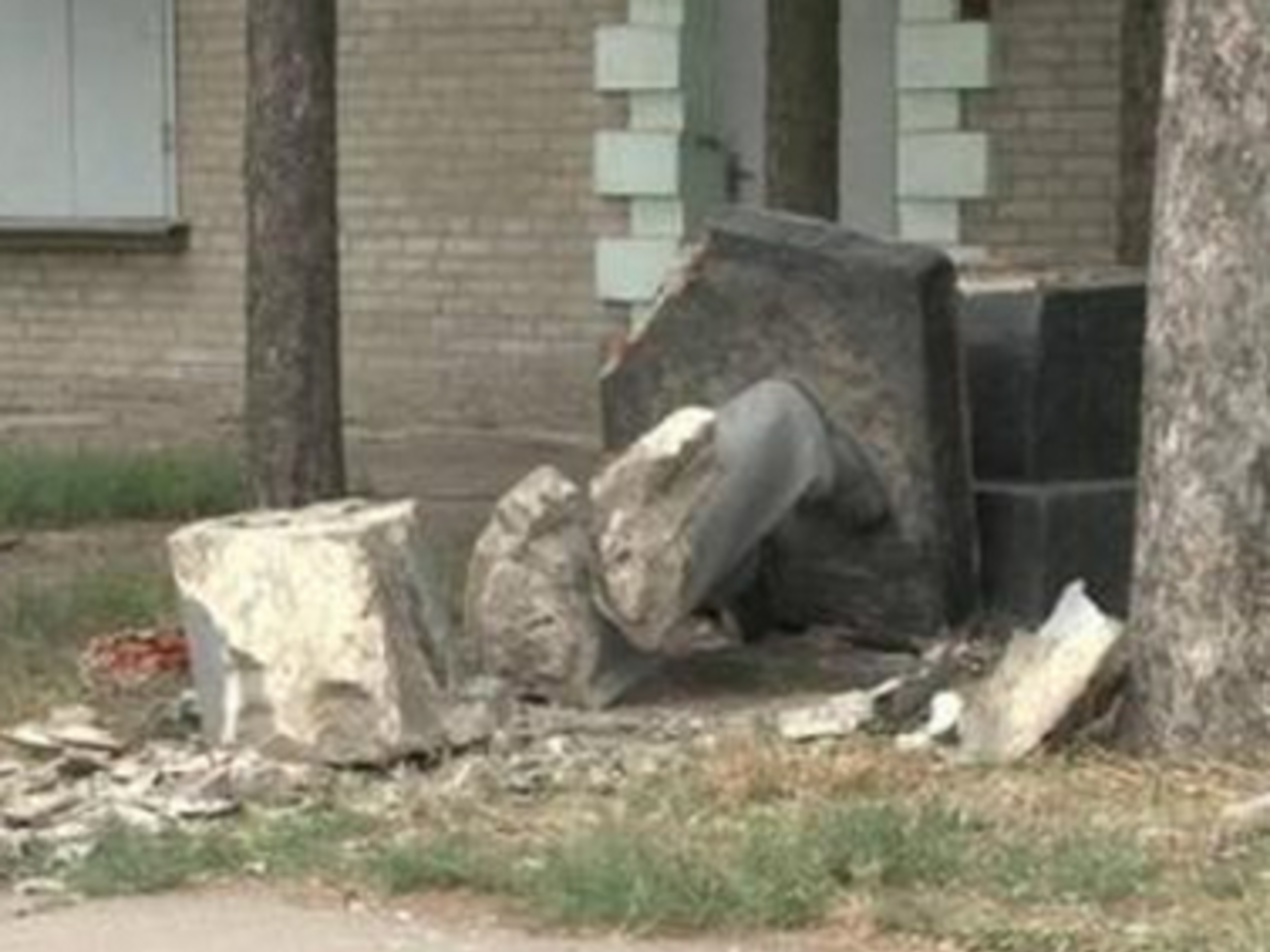 В Харькове стало на одного Ленина меньше