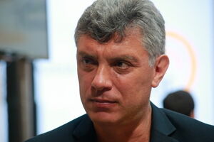 Немцов заявил, что власти РФ спасают банки, попавшие под санкции, "пенсионными деньгами"