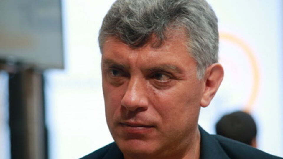 Немцов заявил, что власти РФ спасают банки, попавшие под санкции, "пенсионными деньгами"