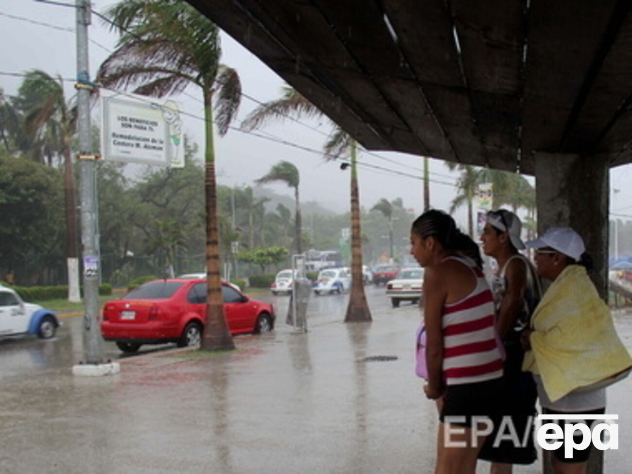 Ураган привел к значительным разрушениям