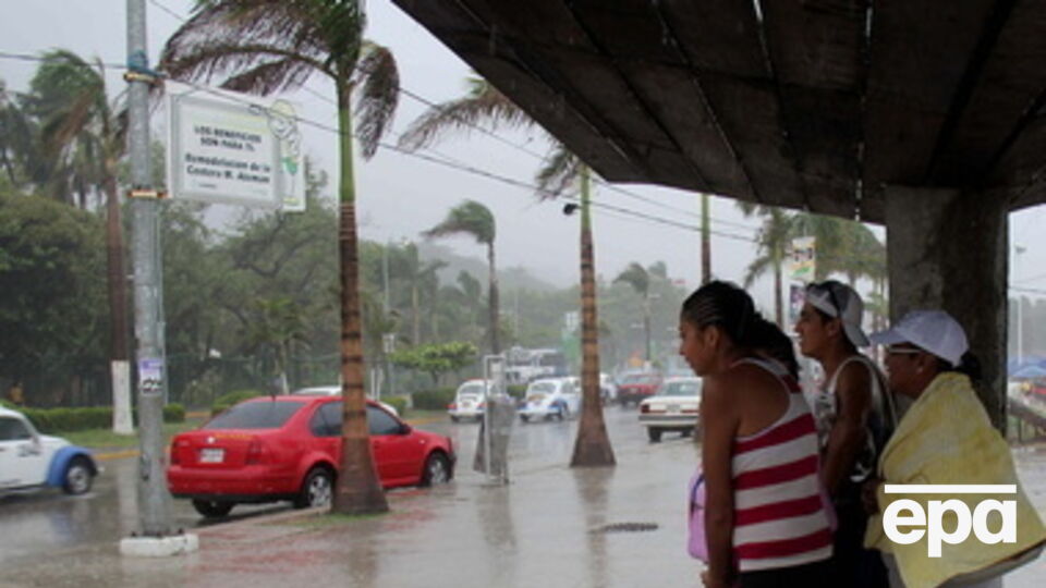 Ураган привел к значительным разрушениям