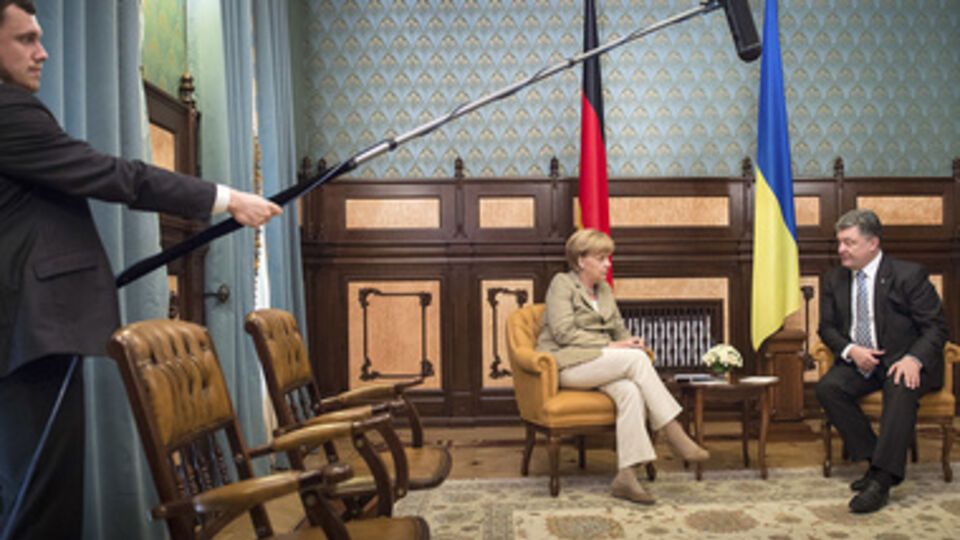 Ангела Меркель проводит переговоры с Петром Порошенко во время визита в Киев 23 августа 2014 года