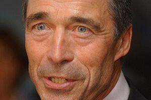 Расмуссен обеспокоен истинным предназначением гуманитарного конвоя