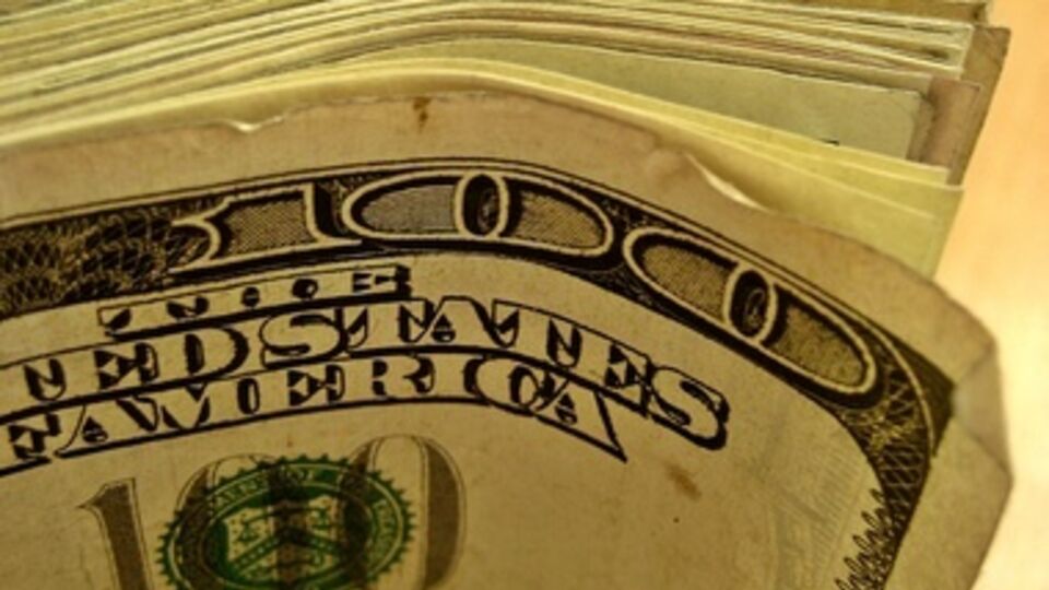 Гривна катится на дно