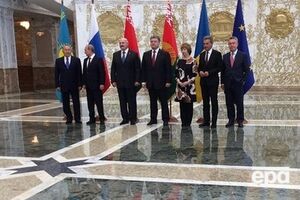 Слева направо: Нурсултан Назарбаев, Владимир Путин, Александр Лукашенко, Петр Порошенко, Кэтрин Эштон, Гюнтер Эттингер и Карл де Гухт