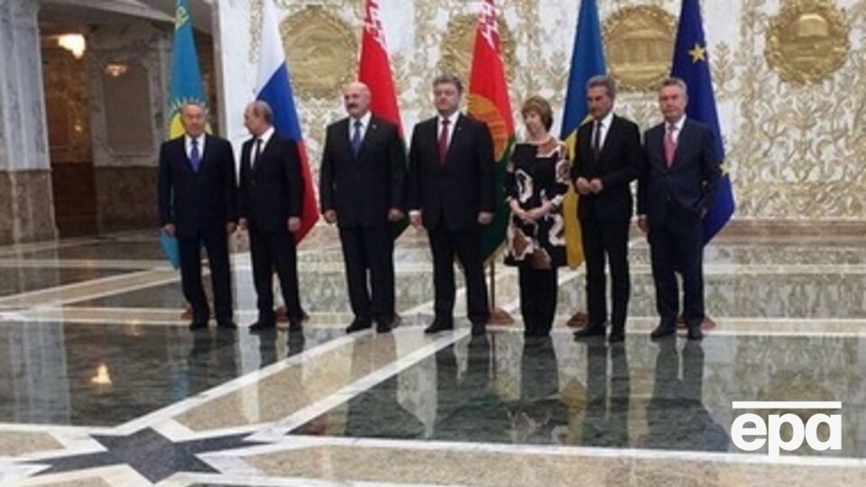 Слева направо: Нурсултан Назарбаев, Владимир Путин, Александр Лукашенко, Петр Порошенко, Кэтрин Эштон, Гюнтер Эттингер и Карл де Гухт