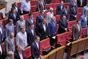 Президент хочет свалить всю вину на "предшественников", считают в ПР