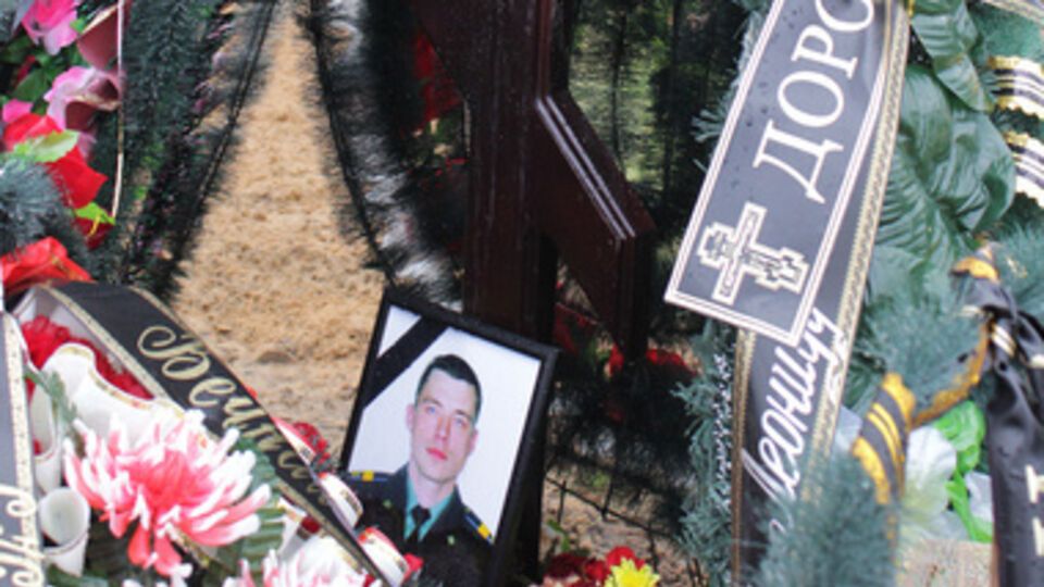 Десантников похоронили накануне