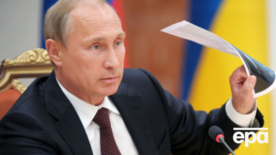 Владимир Путин: Вот написано: страна происхождения – Белоруссия. Наклейку сорвали – Польша