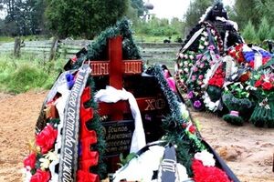 Неизвестные запрещают журналистом фотографировать могилы погибших псковских десантников