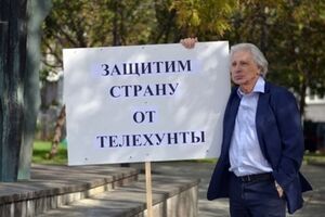 Резник провел пикет на Новинском бульваре у памятника Иосифу Бродскому