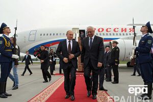 Путина встречал белорусский премьер-министр Михаил Мясникович и рота почетного караула