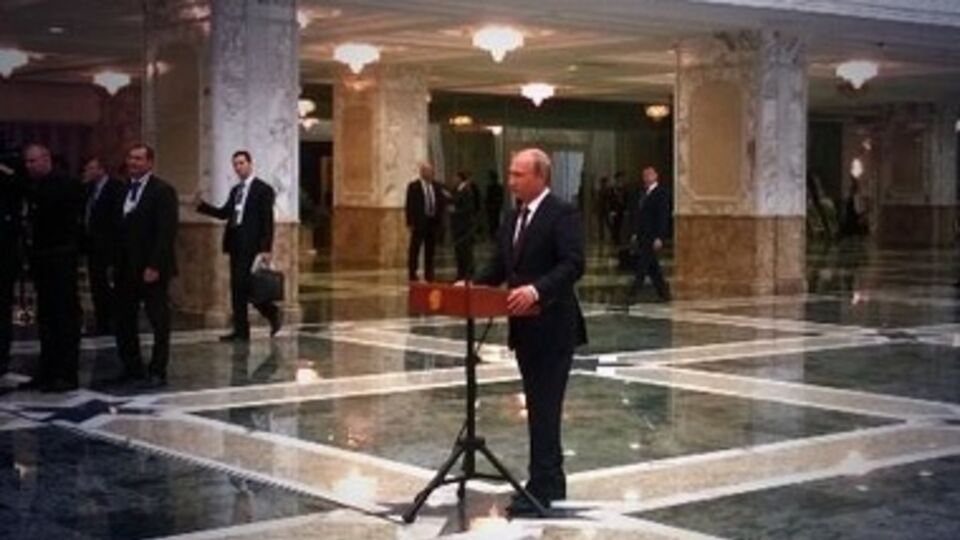 Владимир Путин: Десантники патрулировали границу и могли оказаться на территории Украины