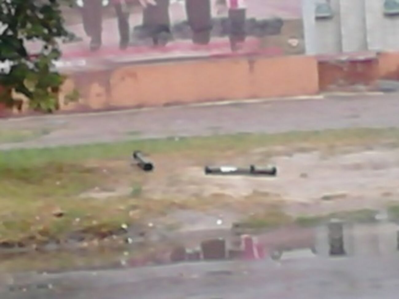 Нападавшие бросили свое оружие