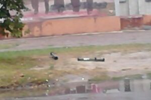 Нападавшие бросили свое оружие