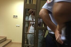 Надежда Савченко пришла на заседание в патриотической футболке
