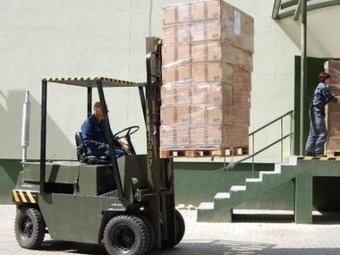 Польские военные направили первую партию помощи украинским коллегам