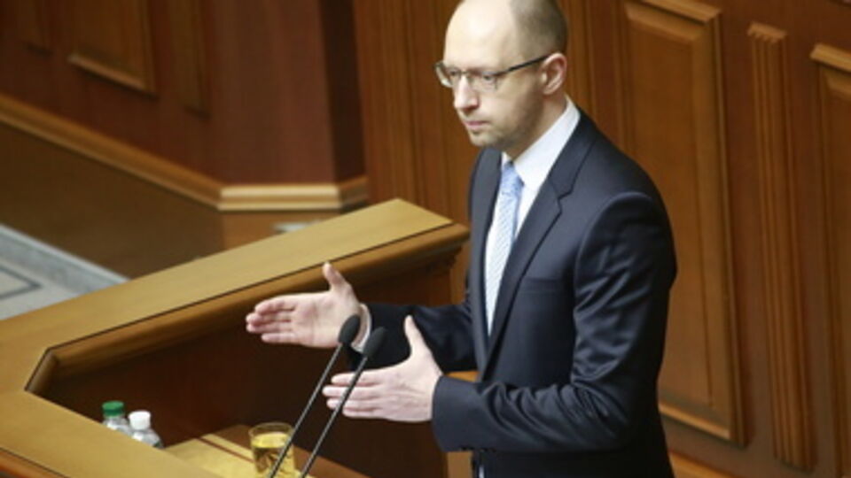 Яценюк заявил, что доллар должен стоить не больше 12 гривен