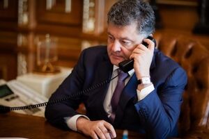 Петр Порошенко провел телефонный разговор с Ангелой Меркель