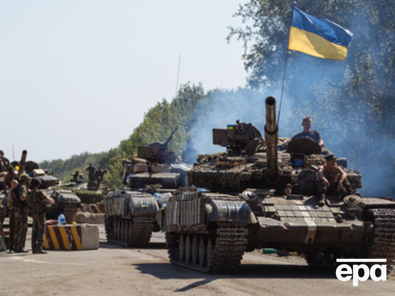 Украинские военные выставляют дополнительные опорные пункты и блокпосты вокруг Новоазовска