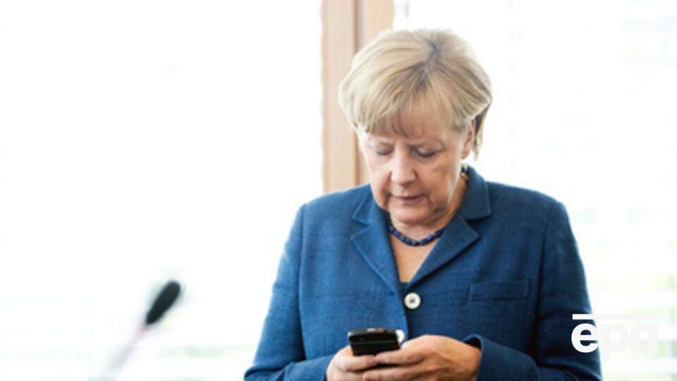 Ангела Меркель позвонила Путину по поводу вероятного пребывания российских военных на территории Украины