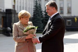 Меркель и Порошенко обсудили события на востоке Украины