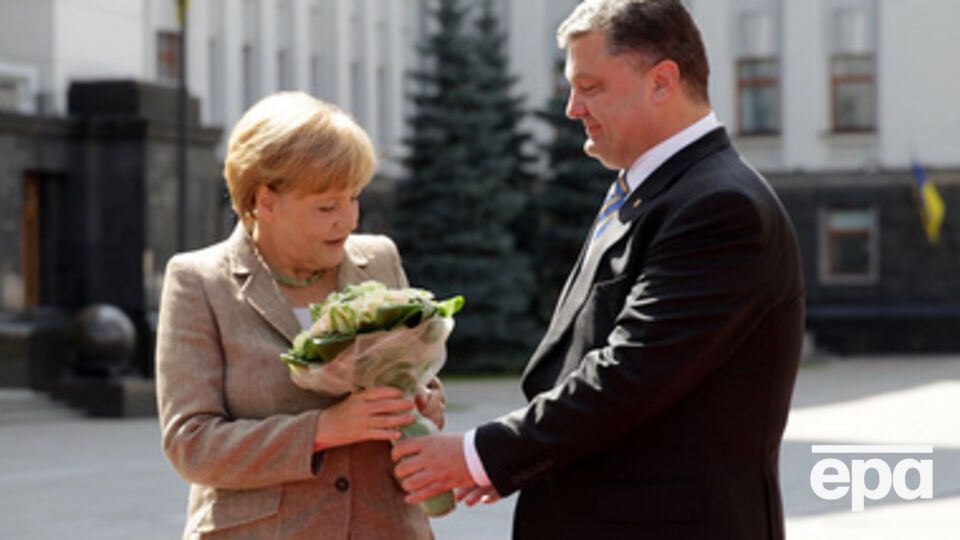 Меркель и Порошенко обсудили события на востоке Украины